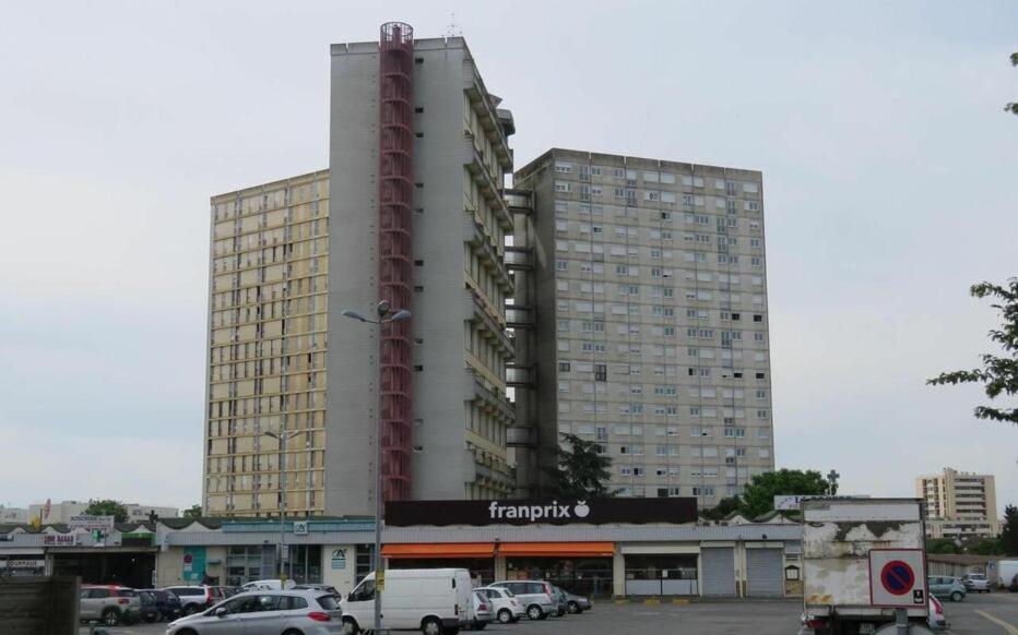 Charmant F2 De 30M2 Moin Cher A 25 Min De Paris Jusqu'A 5 Personnes Le Mee-sur-Seine ภายนอก รูปภาพ
